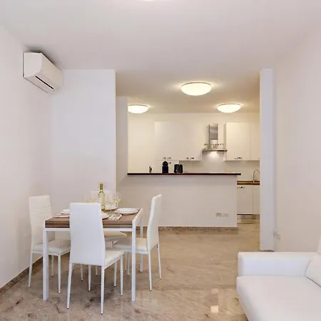 Apartman -zona Centrale- Wifi Ac Moderno 2 Posti *